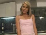 Sexo, Courtney follada en la cocina
