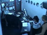 Voyeur, Detras de el mostrador